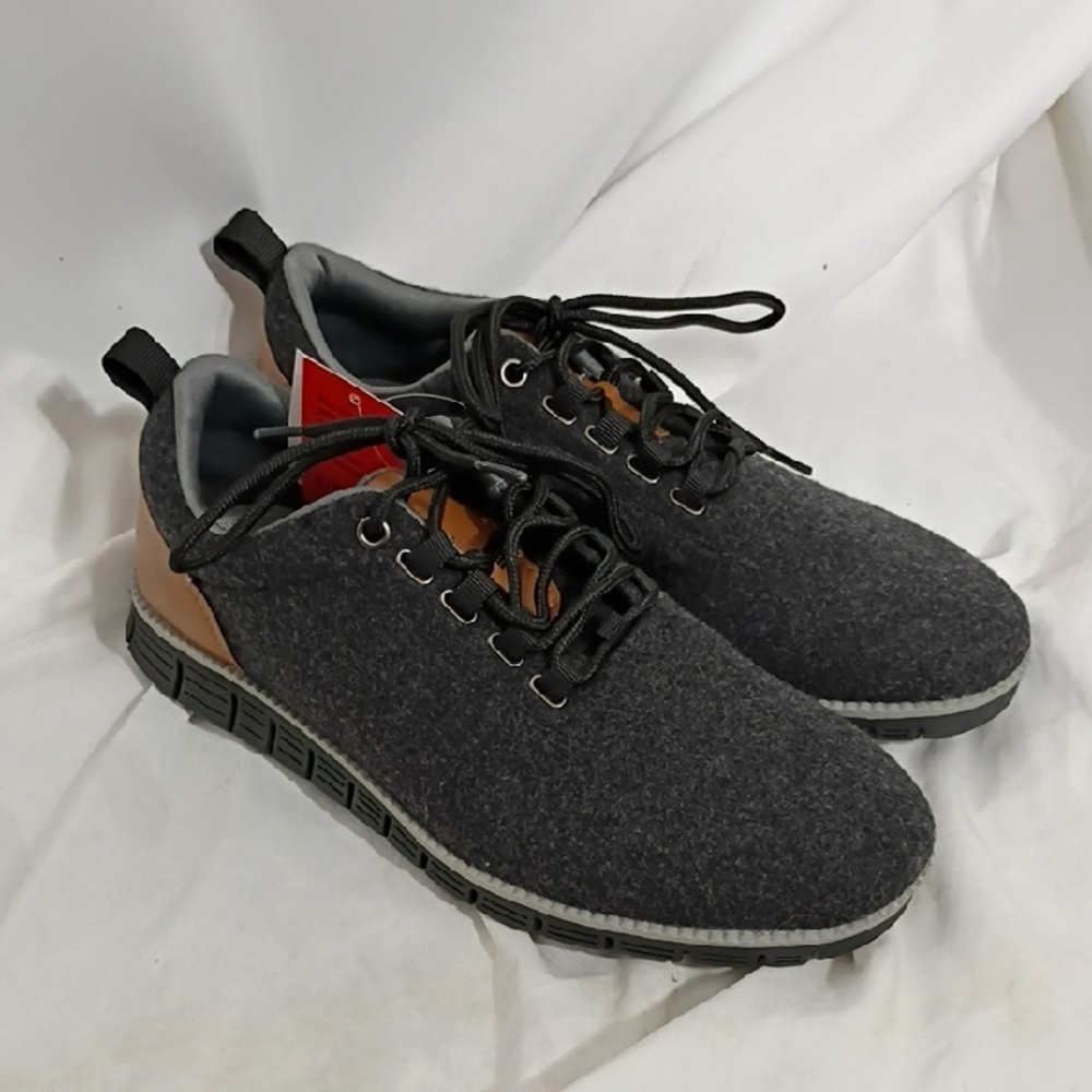 NWT Deer Stags Black/Luggage Status Sneaker Memory Foam Mens Size 8